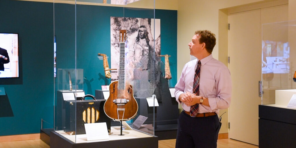 The First Electric Guitar Used in Public