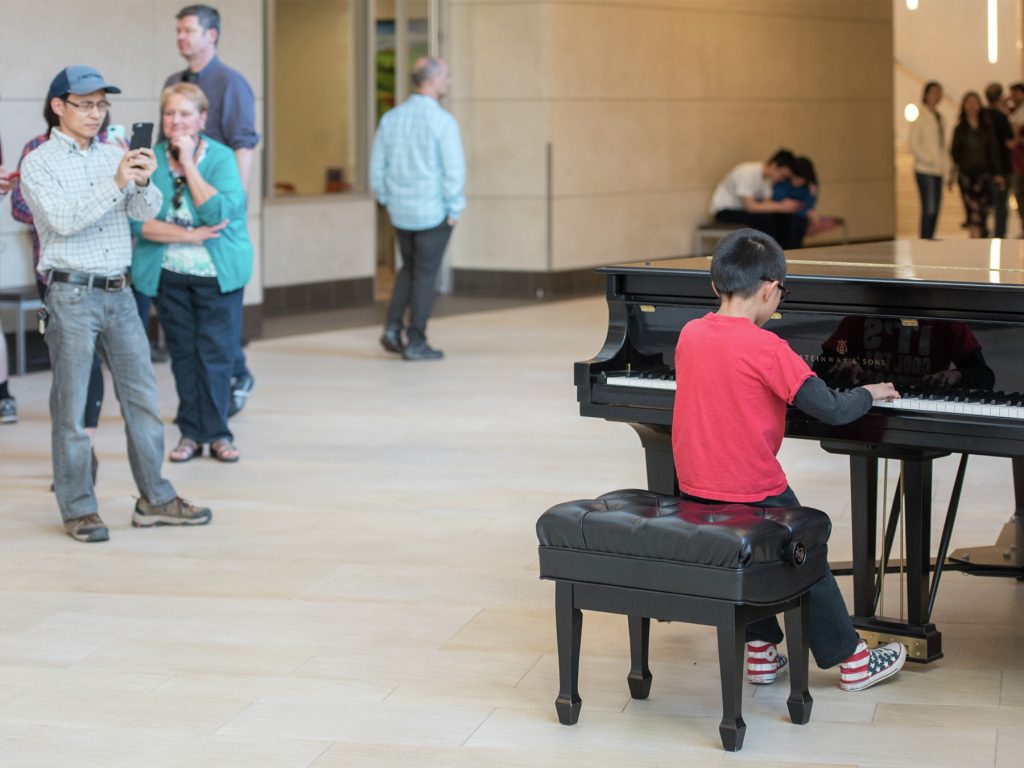 A young guest plays the Steinway piano in El Río
